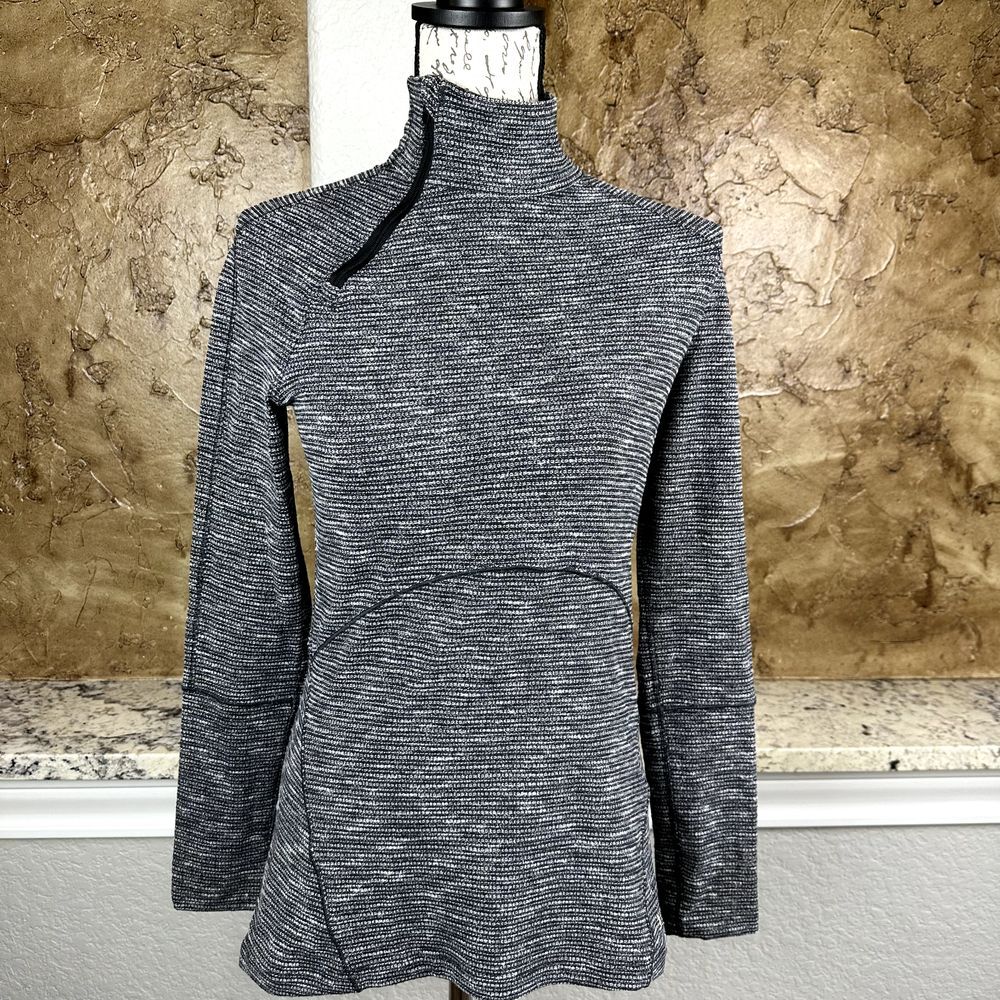 Lululemon Women's 6? Brisk‎ Running 1/2 Zip Activewear Top in Coco Pique Black